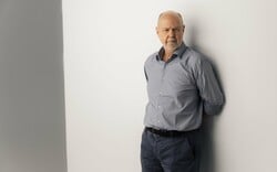 Γιάννης Χουβαρδάς: «Το κοινό που έρχεται να σε δει είναι ο καθρέφτης σου» 