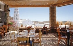 Που να φας, να πιεις και να μείνεις στην Τήνο