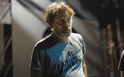 Ο Γιάννος Περλέγκας ανεβάζει τον «Κατσούρμπο» του Χορτάτση
