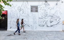 Μια νέα τοιχογραφία με τη ζωή των σεξεργατριών σε έναν δρόμο του Μεταξουργείου