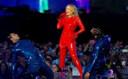 H Kylie Minogue στο Release είναι η πιο ποπ εμπειρία που μπορείς να ζήσεις φέτος στην Αθήνα