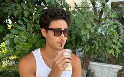 Ο Fin θέλει να δοκιμάσει όλους τους freddo cappuccino που κυκλοφορούν εκεί έξω
