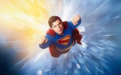 Superman: Maga-ς σαν τον Τραμπ ή ευγενικός μετανάστης;