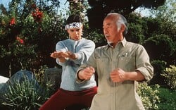 The Karate Kid: Πώς η «ταινιούλα που δεν θα έβλεπε κανείς» εξελίχθηκε σε παγκόσμιο φαινόμενο 