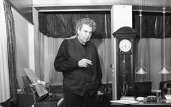«Private Recordings»: Στο δωμάτιο του Μίκη