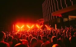 Under the stars party: O Πύργος του Πειραιά γίνεται club με τους Street Outdoors στα decks