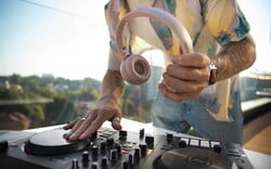 Το Bolivar Beach Club χορεύει στους ρυθμούς του Nick Warren & TRYM