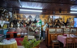 Το Χάνι της Ρέρεσης είναι ένα από τα τελευταία της Ελλάδας