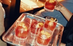 Τhe Campari Hotel: Μια ατμοσφαιρική νύχτα στην καρδιά της πόλης για την έναρξη του Negroni Week