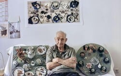 Έζησε στη Σύμη την περίοδο της Χούντας. Έγραψε ένα σπουδαίο γαστρονομικό ημερολόγιο