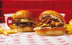 Pax Burgers: Το νέο concept Pax Mess σε προκαλεί να λερωθείς άφοβα