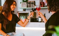 311 Downtown Dining Bliss: Ο χώρος όπου το gluten-free γίνεται επιλογή, όχι συμβιβασμός