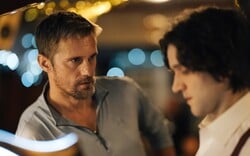 «Pillion»: Ο Αλεξάντερ Σκάρσγκαρντ, η viral ατάκα κι ένα (περίπου) coming out 