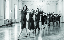 «Kontakthof»: Το έργο της Pina Bausch στο Εθνικό Θέατρο με ελληνικό θίασο