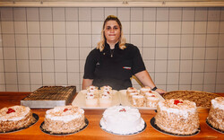 «Τριλέτσε, κουλάτς, μπομπόνες»: Η Αναστασία έκανε τα αλβανικά γλυκά viral