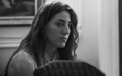 «Ο κύριος Ευταξίου»: O δυνατός μονόλογος της Βασιλικής Χρυσικού στο «Πάνω Σπίτι»