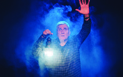 «Ο σταθμάρχης»: Ένας ψυχολογικός μονόλογος τρόμου και υπαρξιακής αγωνίας