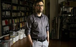 Μαρκ Μπρέι: «Είναι δύσκολο να είσαι αντιφασίστας σήμερα στις ΗΠΑ»