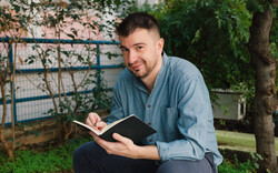 Βαγγέλης Μουλαράς: «Θέλω ο κόσμος να ξεχνιέται κι εγώ να είμαι πιο αληθινός από ποτέ»