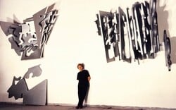 Τα έργα της Χρύσας δεν φοβούνται τον χώρο και τον χρόνο