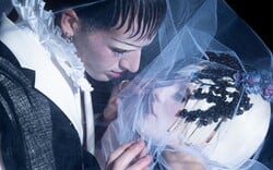 Akonait: Τα νέα πάρτι της πόλης θέλουν να μαζέψουν όλο το fashion crowd