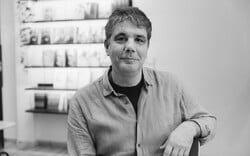 Δημήτρης Καράμπελας: «Σήμερα κανείς δεν πιστεύει στην αλληγορία»