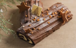 Χριστουγεννιάτικος κορμός, μια γλυκιά ιστορία που συνεχίζεται στα καλύτερα ζαχαροπλαστεία της πόλης