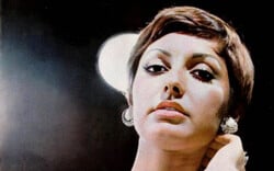 Googoosh: Βίος και πολιτεία της πιο διάσημης Ιρανής εξόριστης 