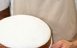 Η αφράτη βασιλόπιτα του Red Jane έχει το πιο περίτεχνο φλουρί 