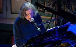 «Αιώνιος Άνεμος»: Μια ξεχωριστή μουσική και ποιητική βραδιά στο THEATRE OF THE NO