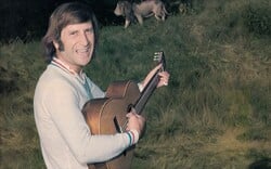 Γιώργος Κοινούσης: 50 χρόνια από το «Αστεία και Σοβαρά», τον δίσκο με τα καλύτερα τραγούδια του 