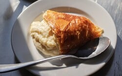 To γαλακτομπούρεκο του Πλυτά είναι το καλύτερο της Αθήνας