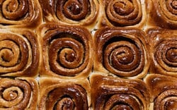 Cinnamon Rolls: Αυτά είναι τα 9 πιο αφράτα της πόλης 