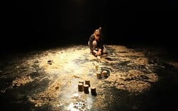 «Αν μ' ακούς, θα γίνω σεισμός»: Μια performance για τα όρια της ανθρώπινης αντοχής