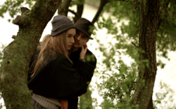 «Κίτρινο Φεγγάρι, η Μπαλάντα της Λέιλα και του Λη»: Ένα ενήλικο παραμύθι στο Θέατρο Βαφείο