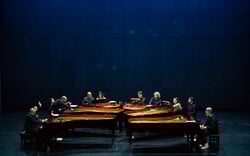 Το Piandaemonium στο Μέγαρο: 12 πιανίστες και 6 πιάνα συνομιλούν και αλληλεπιδρούν