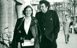 Το πίσω ράφι/ Άρια Σαϊονμάα: «Μια νέα γυναίκα αποκαλύπτεται»