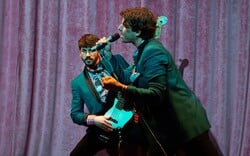 Ιεροτελεστία: Μια παράσταση για την απώλεια και τις μικρές επαναστάσεις