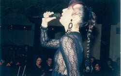 Μάριος Βεάνος: «Έπαιρνα το ντέφι, ανέβαινα στο τραπέζι και γινότανε χαμός»