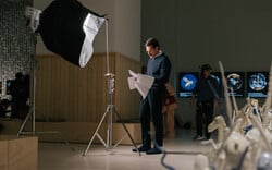 33’ με τον Άνταμ Κρίστιαν Κλαρκ στα γυρίσματα της ταινίας του «Bells»