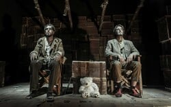 Το Θέατρο ΜΕΤΣ συστήνεται με δύο έργα για τη μοναξιά και την ανθρώπινη απομόνωση