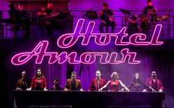 Hotel Amour: Διαθέσιμο στο Spotify το μιούζικαλ των Γεράσιμου Ευαγγελάτου & Θέμη Καραμουρατίδη 