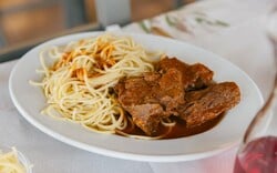 Στη Μόνικα τρως σαν στο σπίτι σου 