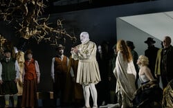 Μπήκαμε στις πρόβες της «Άννα Μπολένα» στην Εθνική Λυρική Σκηνή 