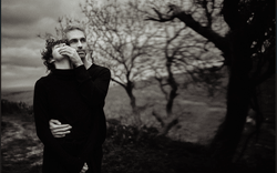 «Βιώνοντας το Κενό»: Στην αναζήτηση μιας νέας ανθρώπινης οσμής μέσα στα χαλάσματα