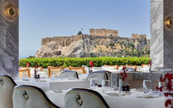 Πάσχα στο Ξενοδοχείο Μεγάλη Βρεταννία: Γιορτινές γεύσεις και αυθεντική φιλοξενία στο κέντρο της Αθήνας