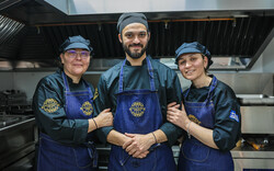 Ήρθε πλέον και στο κέντρο της Αθήνας ο γνωστός «ΜΠΑΜΠΗΣ» του Φαλήρου