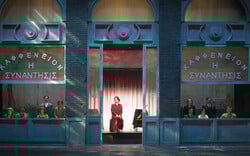 Astoria: H ξενιτιά γίνεται τραγούδι στη σκηνή του Παλλάς