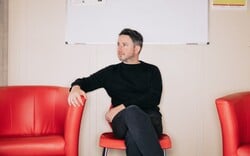 «Δεν είναι δουλειά των πλουσίων να αποφασίζουν τι φόρους θα πληρώνουν»