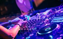 Bolivar Beach Club Opening: Επιστρέφει πιο δυνατό από ποτέ με Oliver Huntemann και Gioli & Assia